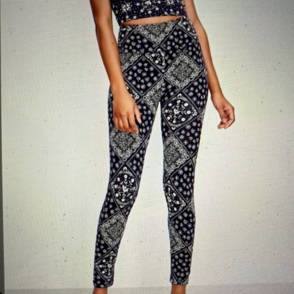 Lou & Grey Navy Blue & White Bandana Leggings